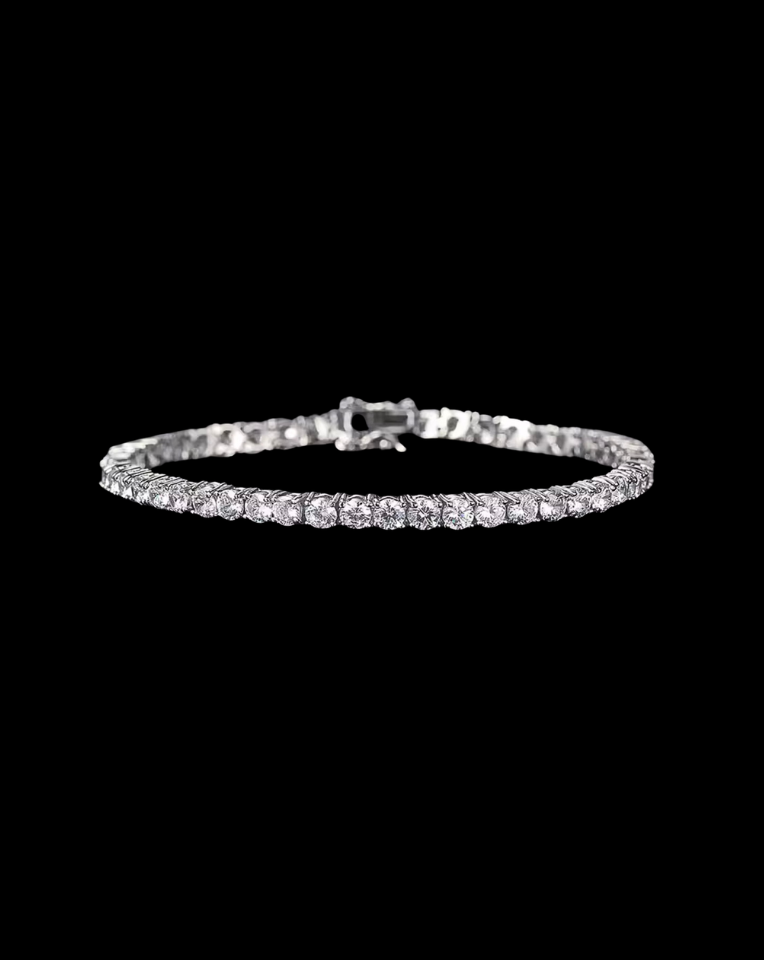 close up of 3mm crystal tennis bracelet